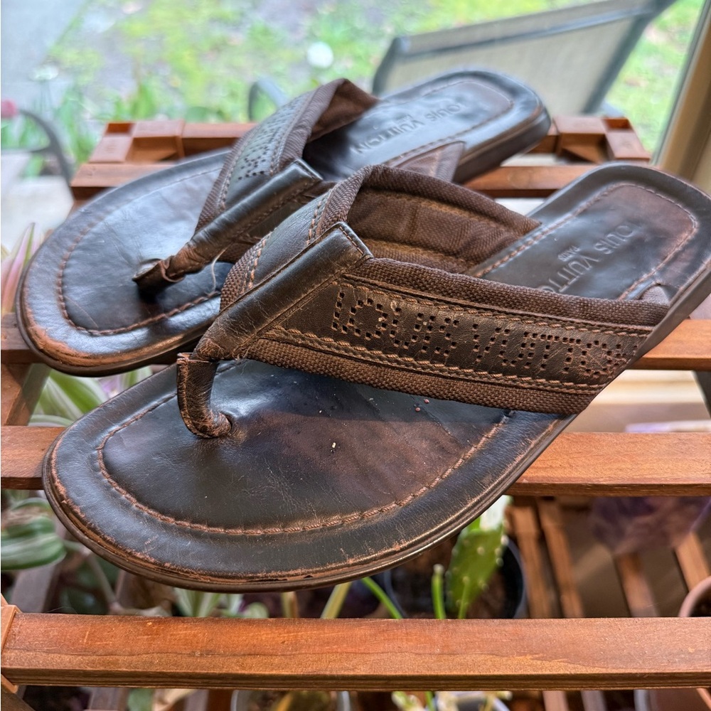 Men's Brown Leather Louis Vuitton sz 42 - Picture 3 of 5
